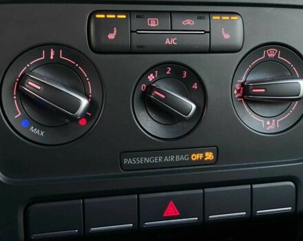 Белый Фольксваген Битл, объемом двигателя 1.8 л и пробегом 121 тыс. км за 11990 $, фото 17 на Automoto.ua