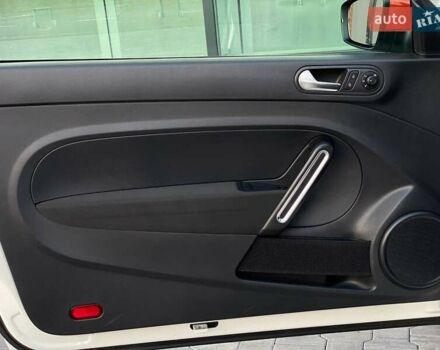 Белый Фольксваген Битл, объемом двигателя 1.8 л и пробегом 121 тыс. км за 11990 $, фото 18 на Automoto.ua