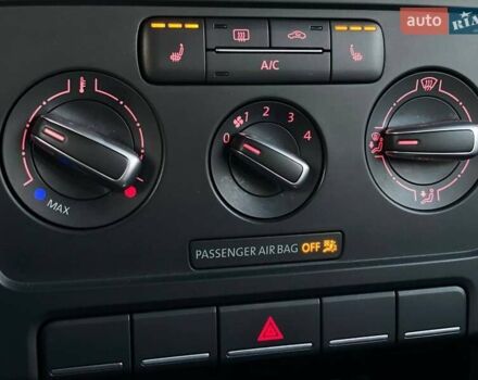 Белый Фольксваген Битл, объемом двигателя 1.8 л и пробегом 121 тыс. км за 11990 $, фото 30 на Automoto.ua