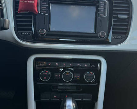 Білий Фольксваген Бітл, об'ємом двигуна 1.98 л та пробігом 107 тис. км за 16000 $, фото 5 на Automoto.ua