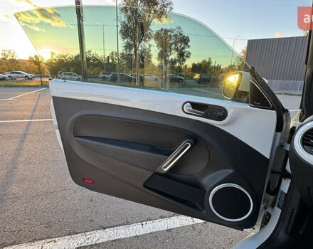 Білий Фольксваген Бітл, об'ємом двигуна 1.98 л та пробігом 107 тис. км за 16000 $, фото 15 на Automoto.ua