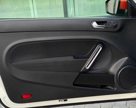 Белый Фольксваген Битл, объемом двигателя 1.8 л и пробегом 121 тыс. км за 11990 $, фото 8 на Automoto.ua