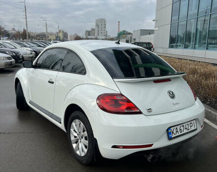 Белый Фольксваген Битл, объемом двигателя 2 л и пробегом 121 тыс. км за 13400 $, фото 6 на Automoto.ua