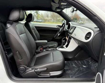 Білий Фольксваген Бітл, об'ємом двигуна 2 л та пробігом 46 тис. км за 8075 $, фото 12 на Automoto.ua