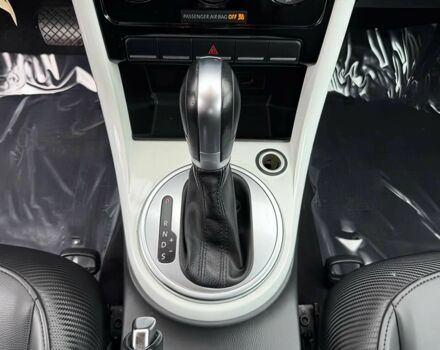 Білий Фольксваген Бітл, об'ємом двигуна 2 л та пробігом 46 тис. км за 8075 $, фото 11 на Automoto.ua