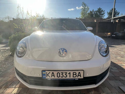 Фольксваген Бітл 2015 у Києві на Automoto.ua Білий Фольксваген Бітл, об'ємом двигуна 1.8 л та пробігом 97 тис. км за 13000 $, фото 1 на Automoto.ua
