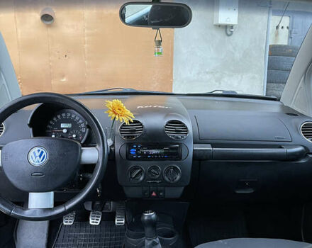 Черный Фольксваген Битл, объемом двигателя 1.6 л и пробегом 260 тыс. км за 4000 $, фото 5 на Automoto.ua