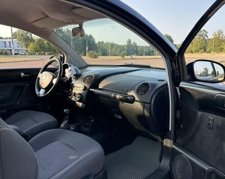 Черный Фольксваген Битл, объемом двигателя 1.6 л и пробегом 210 тыс. км за 5900 $, фото 5 на Automoto.ua