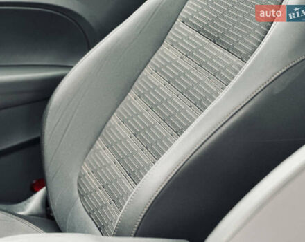 Черный Фольксваген Битл, объемом двигателя 1.98 л и пробегом 181 тыс. км за 9500 $, фото 19 на Automoto.ua