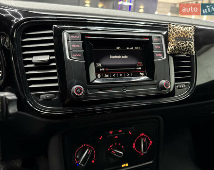 Черный Фольксваген Битл, объемом двигателя 1.8 л и пробегом 56 тыс. км за 12300 $, фото 9 на Automoto.ua