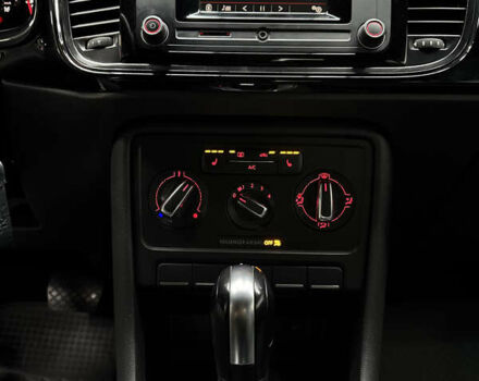 Черный Фольксваген Битл, объемом двигателя 1.8 л и пробегом 56 тыс. км за 12300 $, фото 11 на Automoto.ua