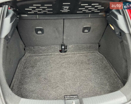 Червоний Фольксваген Бітл, об'ємом двигуна 1.8 л та пробігом 126 тис. км за 11900 $, фото 21 на Automoto.ua