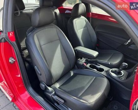 Фольксваген Бітл 2016 у Києві на Automoto.ua Червоний Фольксваген Бітл, об'ємом двигуна 1.8 л та пробігом 126 тис. км за 11900 $, фото 25 на Automoto.ua