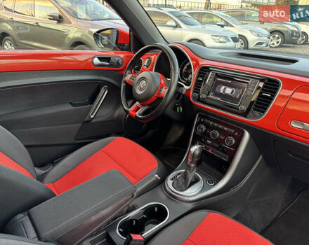 Червоний Фольксваген Бітл, об'ємом двигуна 2 л та пробігом 180 тис. км за 16999 $, фото 4 на Automoto.ua