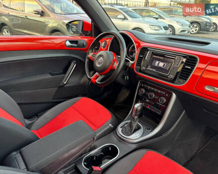 Червоний Фольксваген Бітл, об'ємом двигуна 2 л та пробігом 180 тис. км за 15999 $, фото 4 на Automoto.ua