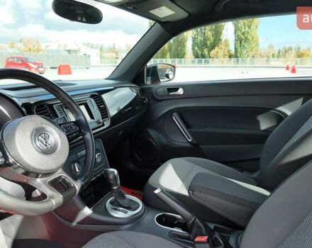 Красный Фольксваген Битл, объемом двигателя 1.98 л и пробегом 109 тыс. км за 12990 $, фото 13 на Automoto.ua