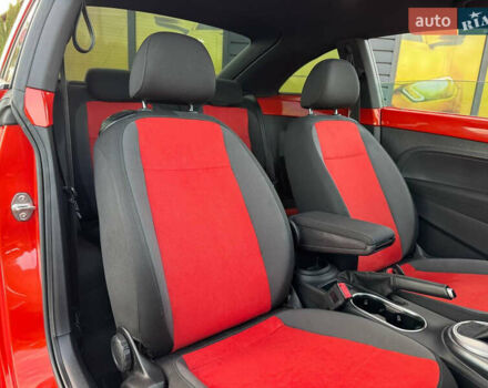 Червоний Фольксваген Бітл, об'ємом двигуна 2 л та пробігом 180 тис. км за 15999 $, фото 33 на Automoto.ua