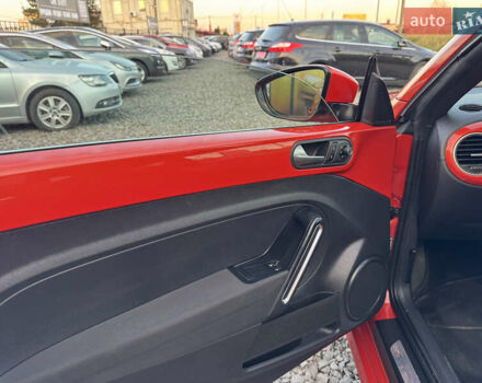 Червоний Фольксваген Бітл, об'ємом двигуна 2 л та пробігом 180 тис. км за 16999 $, фото 48 на Automoto.ua