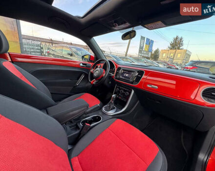 Червоний Фольксваген Бітл, об'ємом двигуна 2 л та пробігом 180 тис. км за 15999 $, фото 34 на Automoto.ua