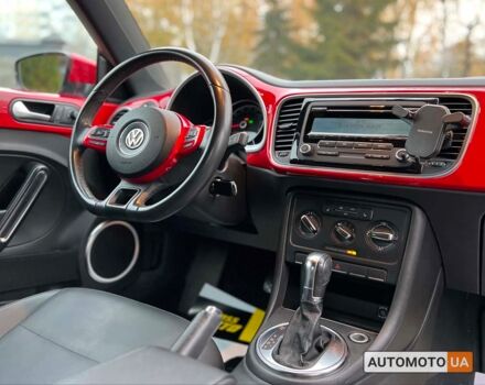 Красный Фольксваген Битл, объемом двигателя 1.8 л и пробегом 120 тыс. км за 12600 $, фото 11 на Automoto.ua