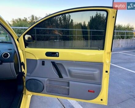 Желтый Фольксваген Битл, объемом двигателя 1.98 л и пробегом 260 тыс. км за 5700 $, фото 22 на Automoto.ua