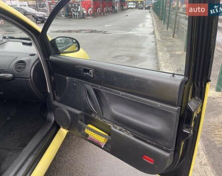 Желтый Фольксваген Битл, объемом двигателя 1.6 л и пробегом 283 тыс. км за 1500 $, фото 8 на Automoto.ua