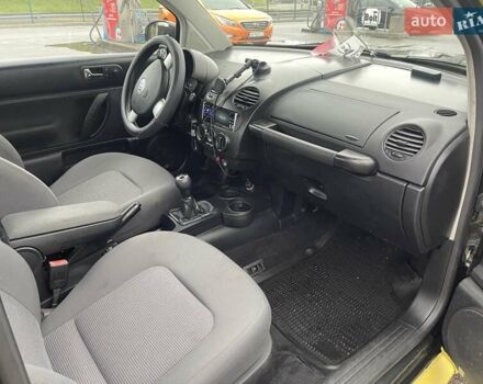 Желтый Фольксваген Битл, объемом двигателя 1.6 л и пробегом 283 тыс. км за 1500 $, фото 9 на Automoto.ua