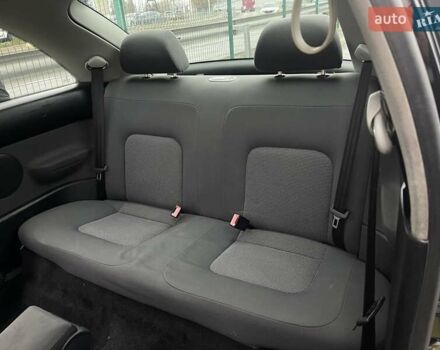 Желтый Фольксваген Битл, объемом двигателя 1.6 л и пробегом 283 тыс. км за 3300 $, фото 12 на Automoto.ua