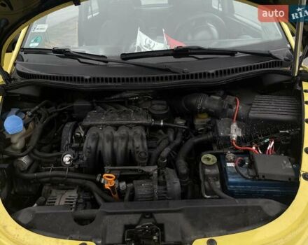 Желтый Фольксваген Битл, объемом двигателя 1.6 л и пробегом 283 тыс. км за 3300 $, фото 17 на Automoto.ua