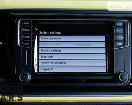 Желтый Фольксваген Битл, объемом двигателя 1.8 л и пробегом 83 тыс. км за 13000 $, фото 34 на Automoto.ua