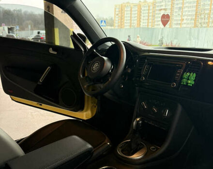 Желтый Фольксваген Битл, объемом двигателя 1.8 л и пробегом 157 тыс. км за 9900 $, фото 5 на Automoto.ua