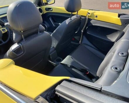 Желтый Фольксваген Битл, объемом двигателя 2.5 л и пробегом 120 тыс. км за 10500 $, фото 2 на Automoto.ua