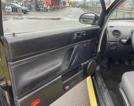 Желтый Фольксваген Битл, объемом двигателя 1.6 л и пробегом 283 тыс. км за 3100 $, фото 9 на Automoto.ua