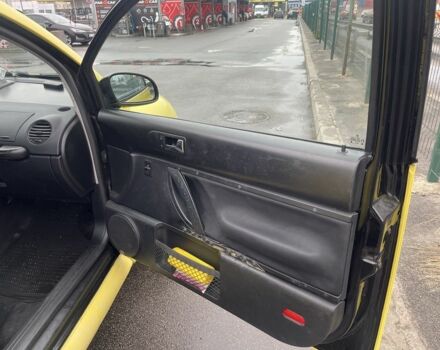 Желтый Фольксваген Битл, объемом двигателя 1.6 л и пробегом 283 тыс. км за 3100 $, фото 6 на Automoto.ua