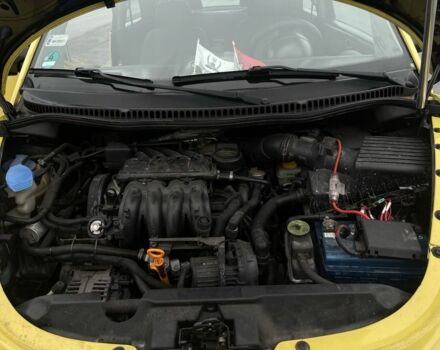 Желтый Фольксваген Битл, объемом двигателя 1.6 л и пробегом 283 тыс. км за 3100 $, фото 13 на Automoto.ua