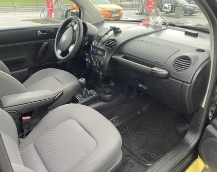 Желтый Фольксваген Битл, объемом двигателя 1.6 л и пробегом 283 тыс. км за 3100 $, фото 5 на Automoto.ua