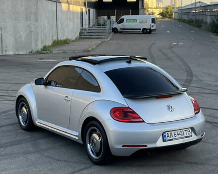 Серый Фольксваген Битл, объемом двигателя 2.5 л и пробегом 140 тыс. км за 8900 $, фото 5 на Automoto.ua