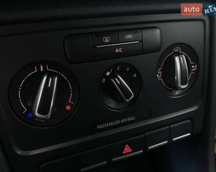Серый Фольксваген Битл, объемом двигателя 1.98 л и пробегом 130 тыс. км за 14398 $, фото 25 на Automoto.ua