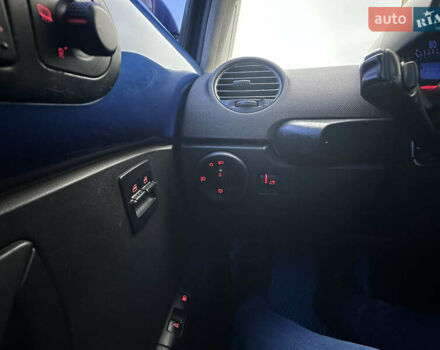 Синий Фольксваген Битл, объемом двигателя 1.8 л и пробегом 211 тыс. км за 4400 $, фото 35 на Automoto.ua