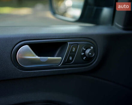 Синий Фольксваген Битл, объемом двигателя 1.8 л и пробегом 160 тыс. км за 12000 $, фото 25 на Automoto.ua