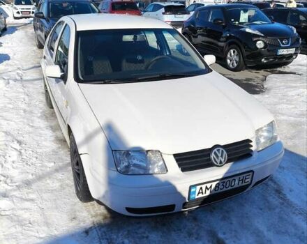Белый Фольксваген Бора, объемом двигателя 1.6 л и пробегом 315 тыс. км за 3500 $, фото 1 на Automoto.ua