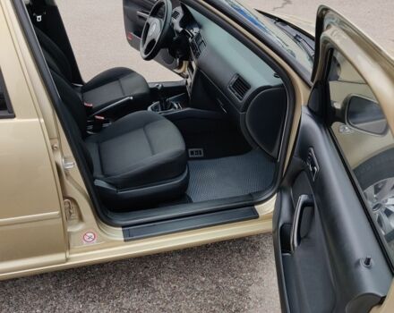 Бежевый Фольксваген Бора, объемом двигателя 1.6 л и пробегом 275 тыс. км за 3700 $, фото 10 на Automoto.ua