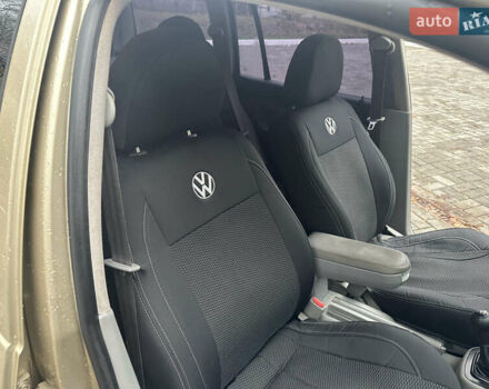 Бежевий Фольксваген Бора, об'ємом двигуна 1.98 л та пробігом 315 тис. км за 2999 $, фото 49 на Automoto.ua