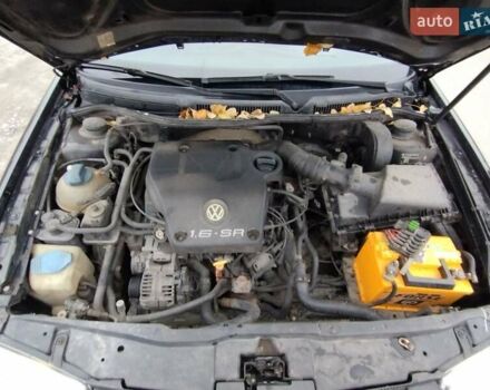 Черный Фольксваген Бора, объемом двигателя 1.6 л и пробегом 375 тыс. км за 3500 $, фото 11 на Automoto.ua