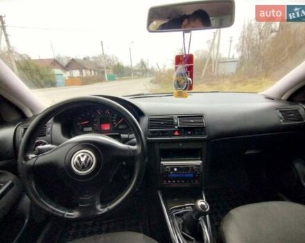 Черный Фольксваген Бора, объемом двигателя 1.6 л и пробегом 375 тыс. км за 3500 $, фото 12 на Automoto.ua