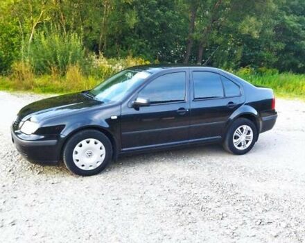 Черный Фольксваген Бора, объемом двигателя 1.6 л и пробегом 317 тыс. км за 3999 $, фото 1 на Automoto.ua