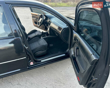Черный Фольксваген Бора, объемом двигателя 1.6 л и пробегом 287 тыс. км за 3500 $, фото 23 на Automoto.ua