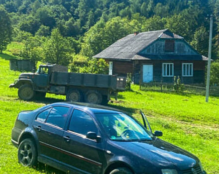 Черный Фольксваген Бора, объемом двигателя 1.6 л и пробегом 300 тыс. км за 4500 $, фото 5 на Automoto.ua