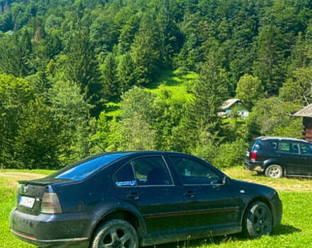 Черный Фольксваген Бора, объемом двигателя 1.6 л и пробегом 300 тыс. км за 4500 $, фото 4 на Automoto.ua