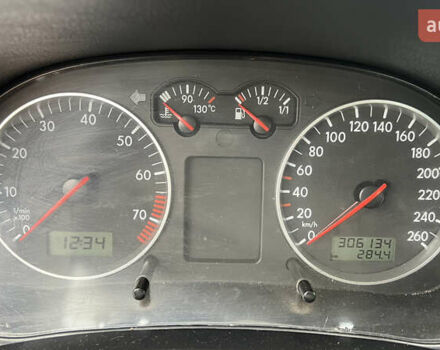 Черный Фольксваген Бора, объемом двигателя 1.6 л и пробегом 306 тыс. км за 3500 $, фото 2 на Automoto.ua